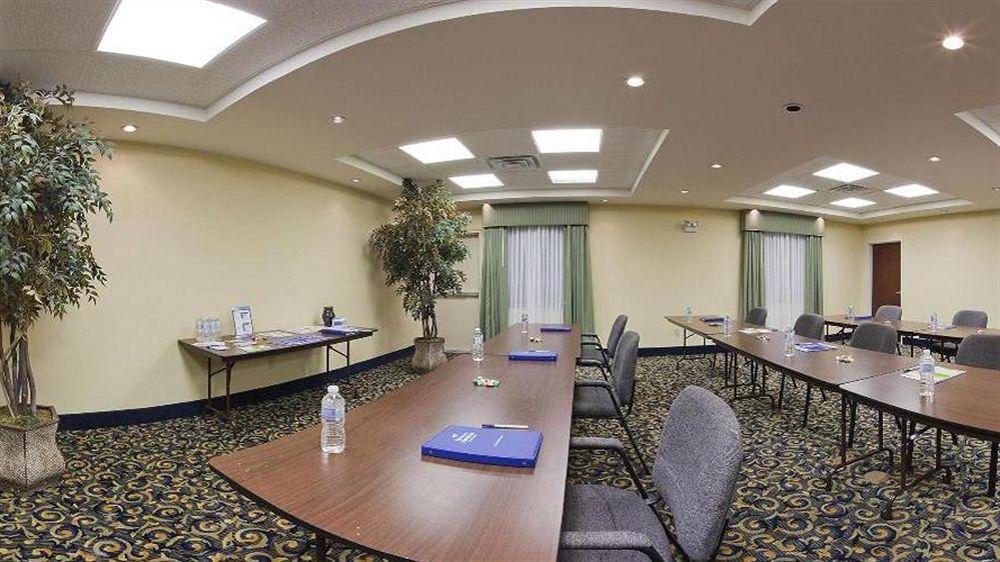 Holiday Inn Express Hotel & Suites Pampa By Ihg Exterior photo