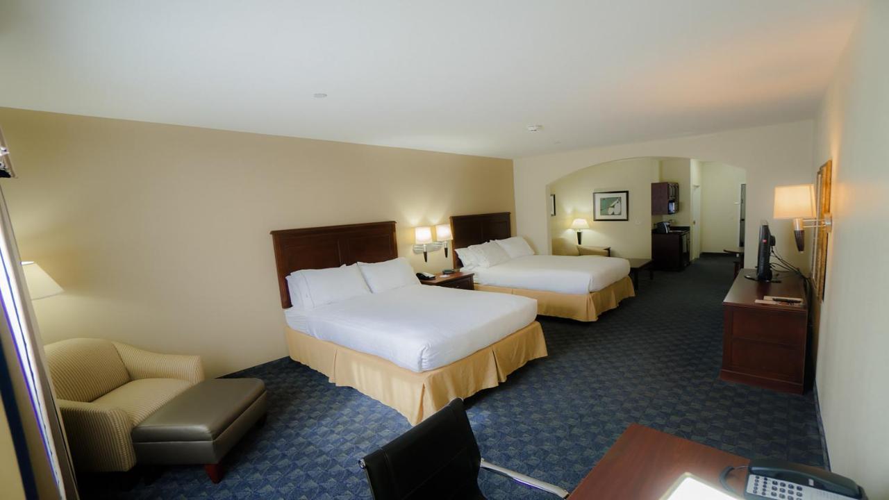 Holiday Inn Express Hotel & Suites Pampa By Ihg Exterior photo