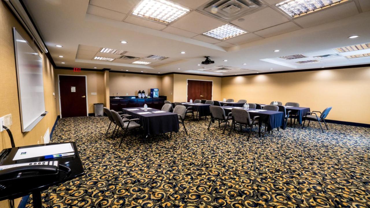 Holiday Inn Express Hotel & Suites Pampa By Ihg Exterior photo
