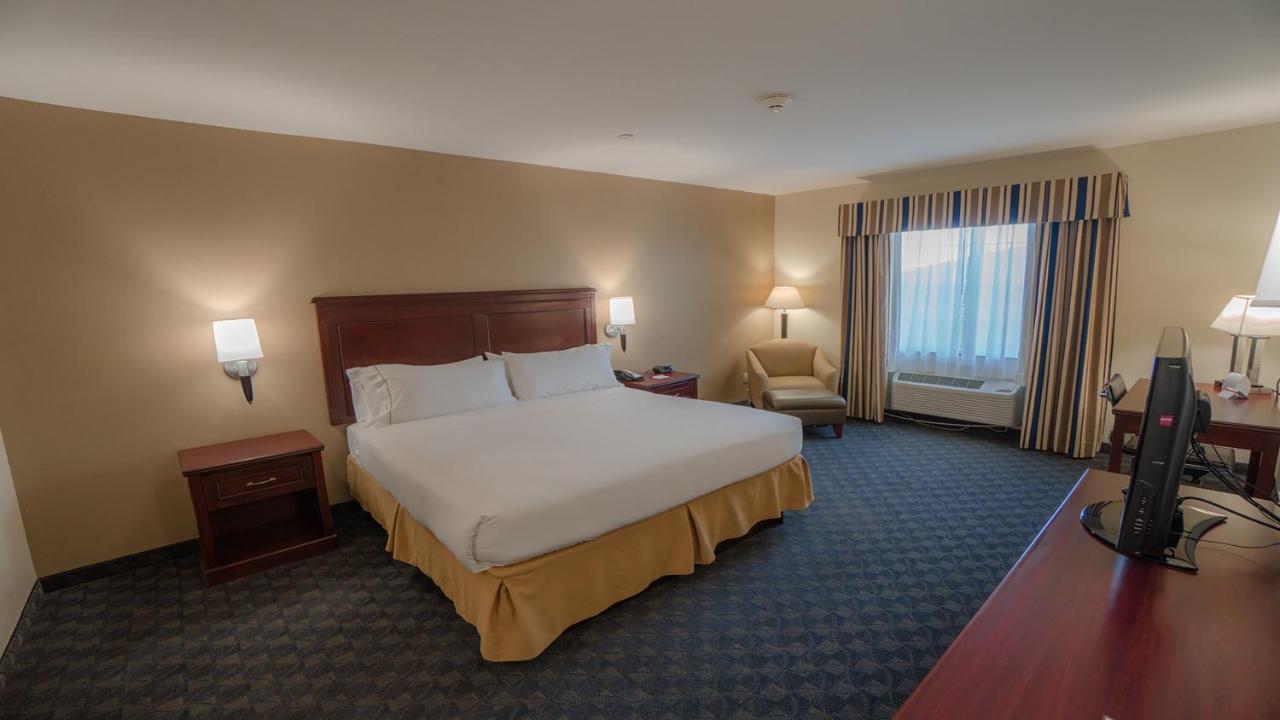 Holiday Inn Express Hotel & Suites Pampa By Ihg Exterior photo