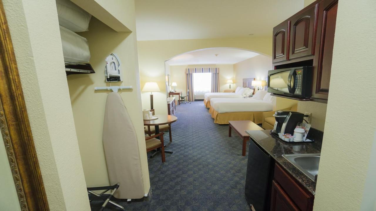 Holiday Inn Express Hotel & Suites Pampa By Ihg Exterior photo
