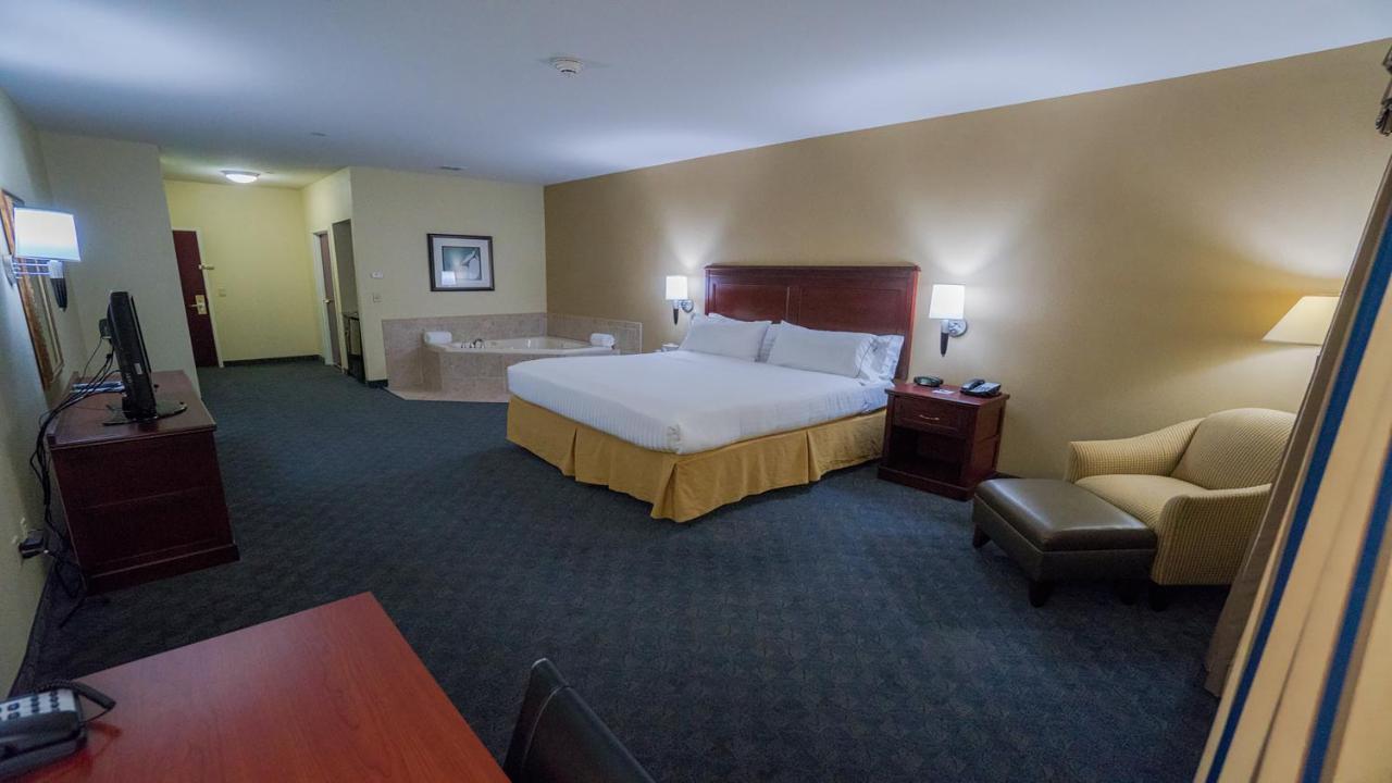 Holiday Inn Express Hotel & Suites Pampa By Ihg Exterior photo