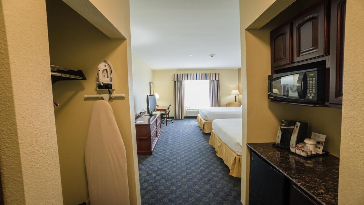 Holiday Inn Express Hotel & Suites Pampa By Ihg Exterior photo
