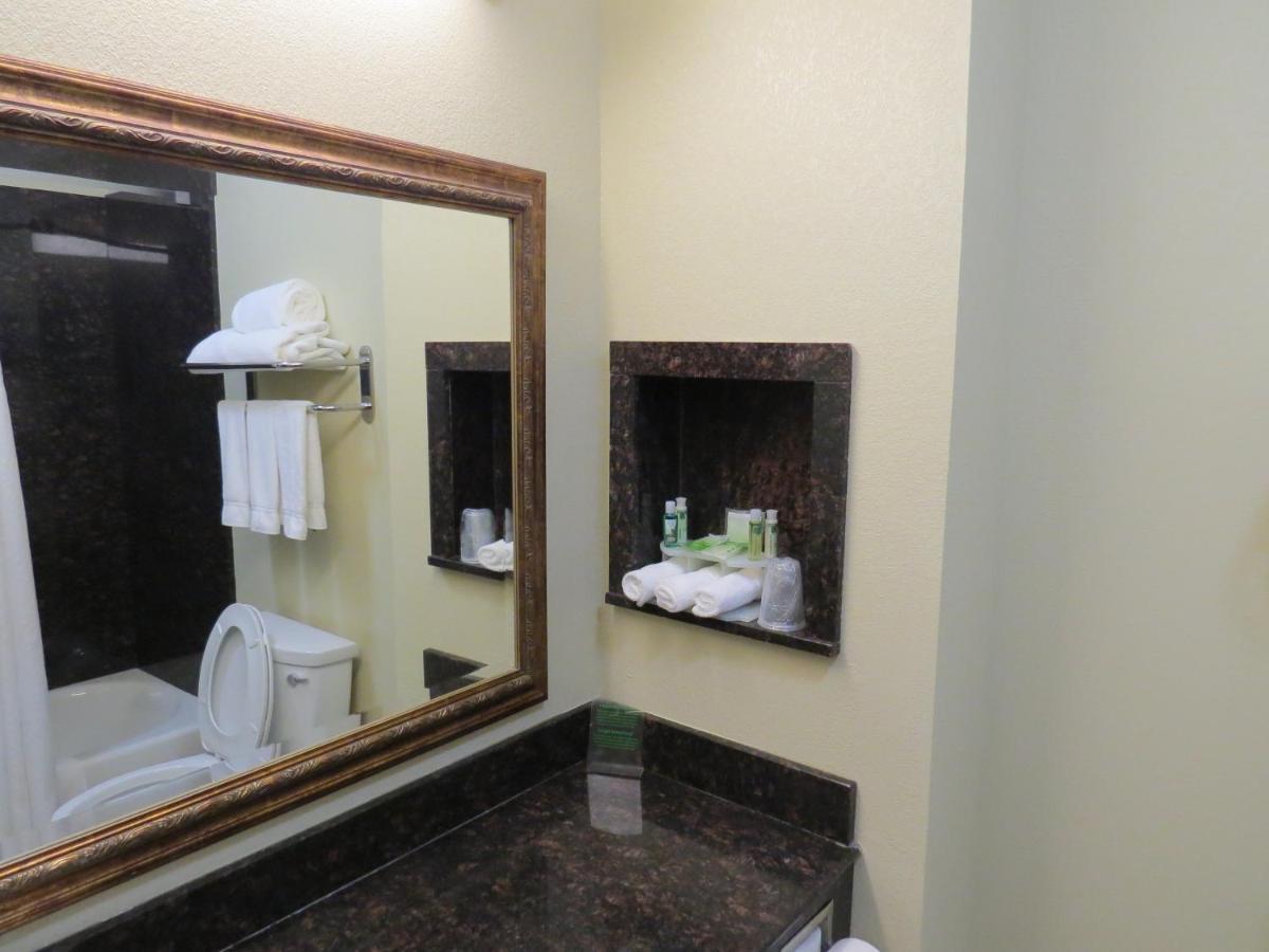 Holiday Inn Express Hotel & Suites Pampa By Ihg Exterior photo
